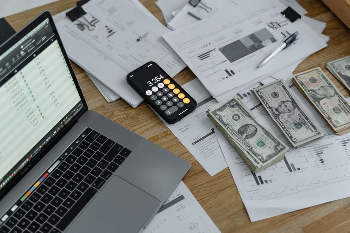 FreshBooks or QuickBooks as a solo contractor? It depends who does your taxes FreshBooks or QuickBooks as a solo contractor? It depends who does your taxes