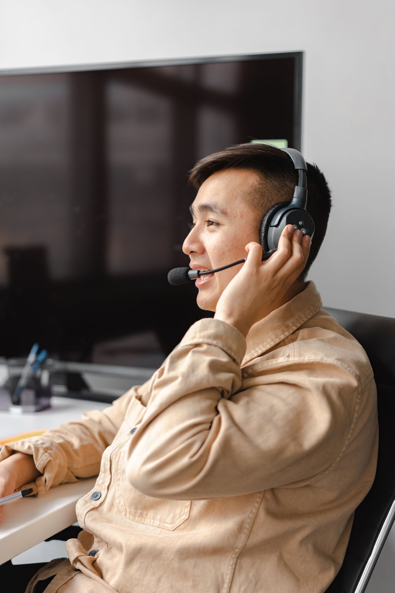 Does an AI receptionist actually book jobs? 5 test calls that tell you